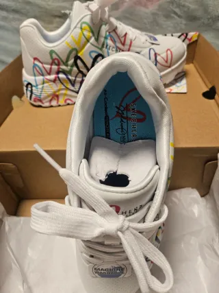 Skechers Edición Limitada Corazones Talla 35