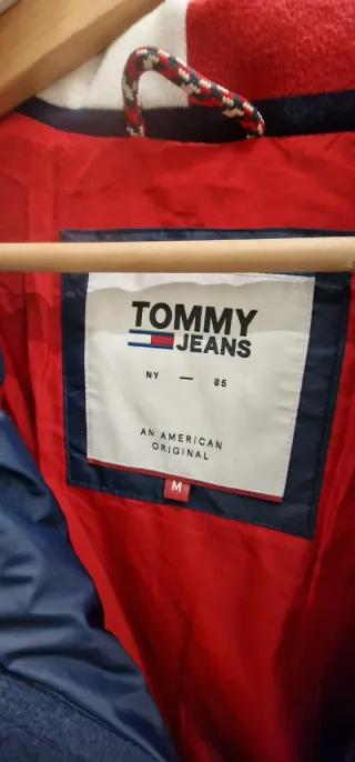 Abrigo Tommy Hilfiger chico azul y rojo