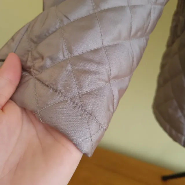 Jaqueta acolchoada bege feminina