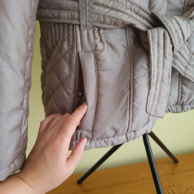 Jaqueta acolchoada bege feminina