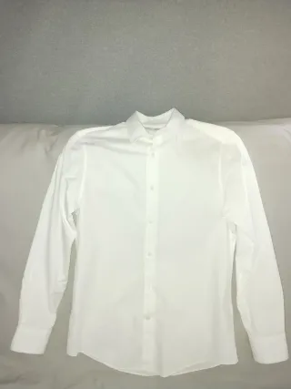 Camisa blanca de manga larga