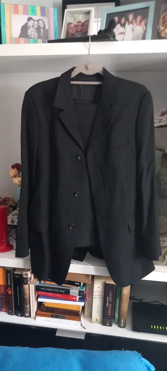 Traje de chico negro como nuevo