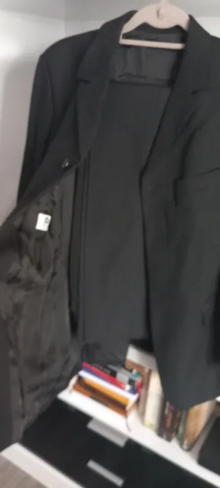 Traje de chico negro como nuevo