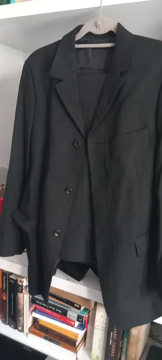 Traje de chico negro como nuevo