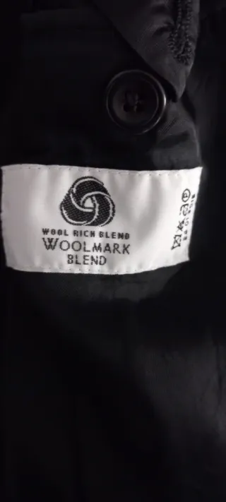 Traje de chico negro como nuevo