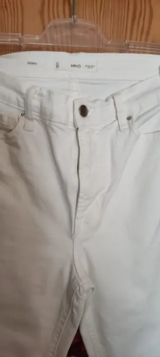 Pantalón blanco Mango