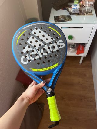 Pala de pádel Adidas Essnova
