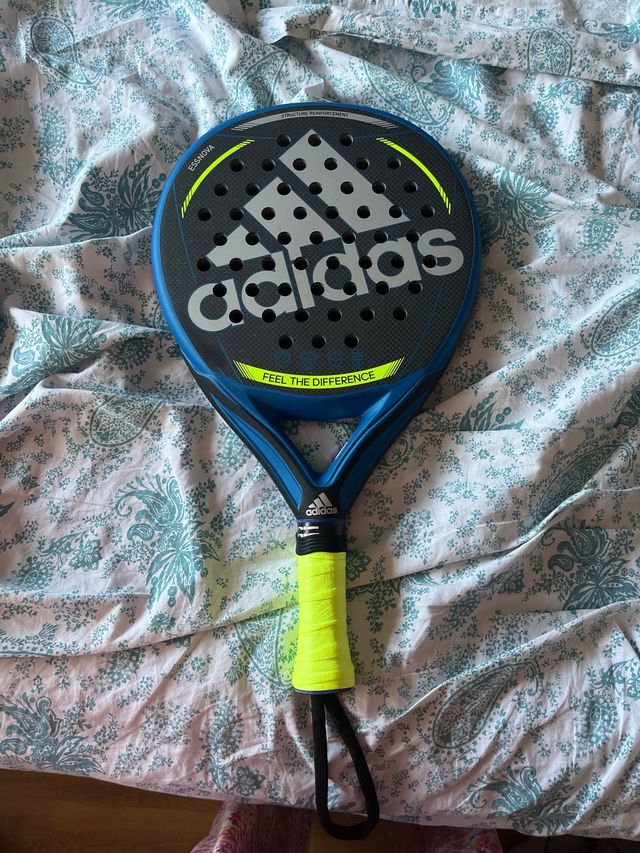 Pala de pádel Adidas Essnova