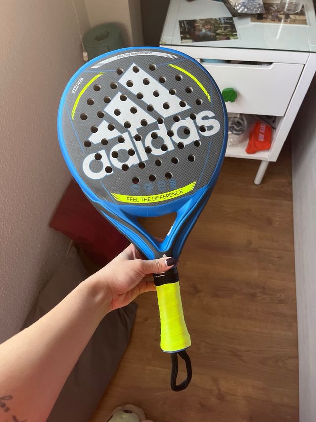 Pala de pádel Adidas Essnova