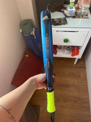 Pala de pádel Adidas Essnova