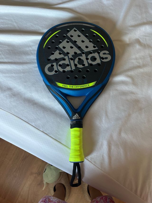 Pala de pádel Adidas Essnova