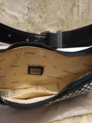 Guess Borsa Mezzaluna LUA Nera Borchie Argento