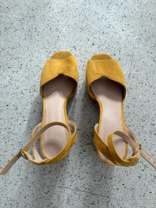 Zapatos de tacón amarillos plataforma talla 38