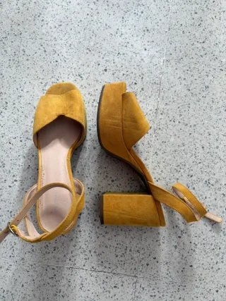 Zapatos de tacón amarillos plataforma talla 38