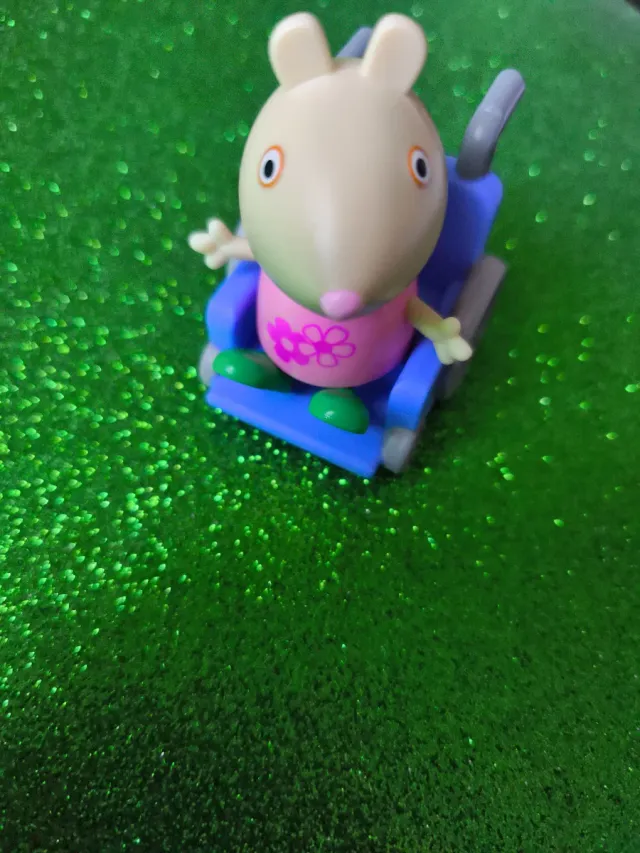 Mandy Mouse e sua cadeira de rodas