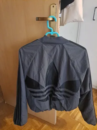 Bomber Adidas Negra y Gris