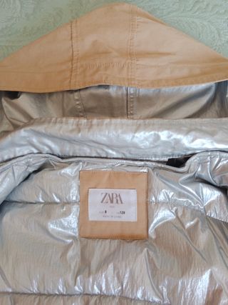 Gabardina niña beige y plateada
