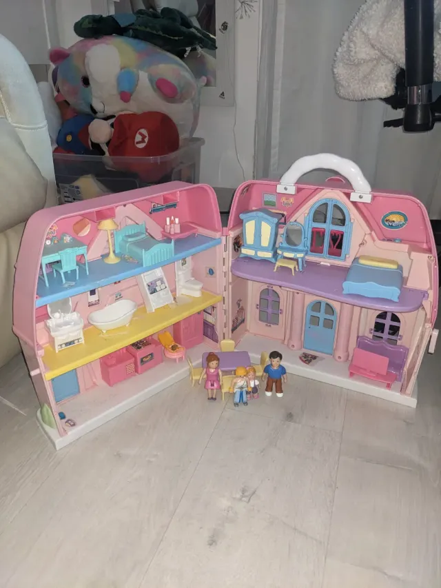 Casita de plástico rosa para jugar