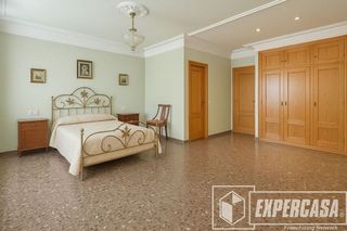 Casa adosada en venta en El Mercado en Manises