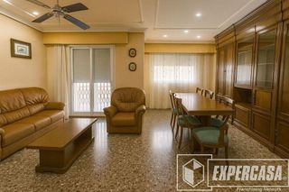 Casa adosada en venta en El Mercado en Manises