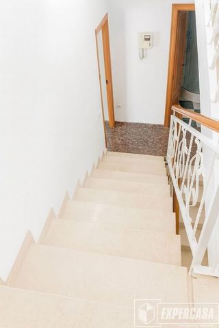 Casa adosada en venta en El Mercado en Manises