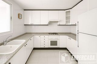 Casa adosada en venta en El Mercado en Manises