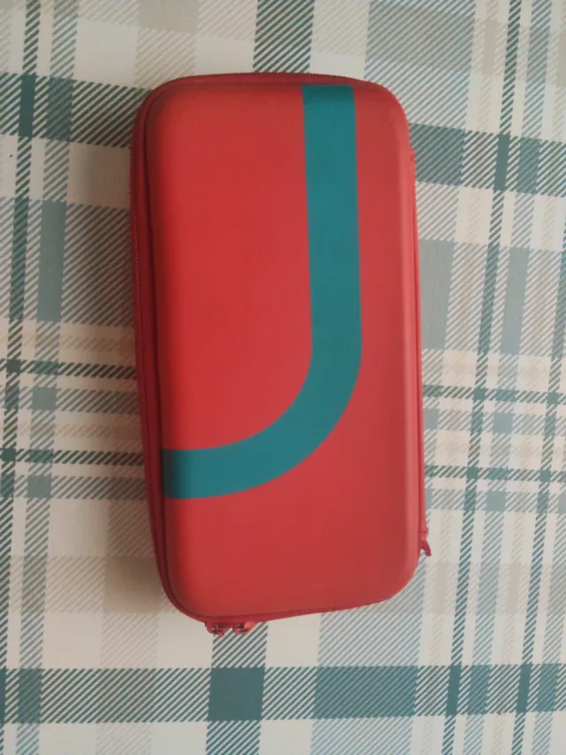Funda Nintendo Switch Roja con Tira Turquesa