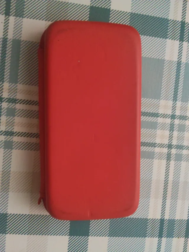 Funda Nintendo Switch Roja con Tira Turquesa
