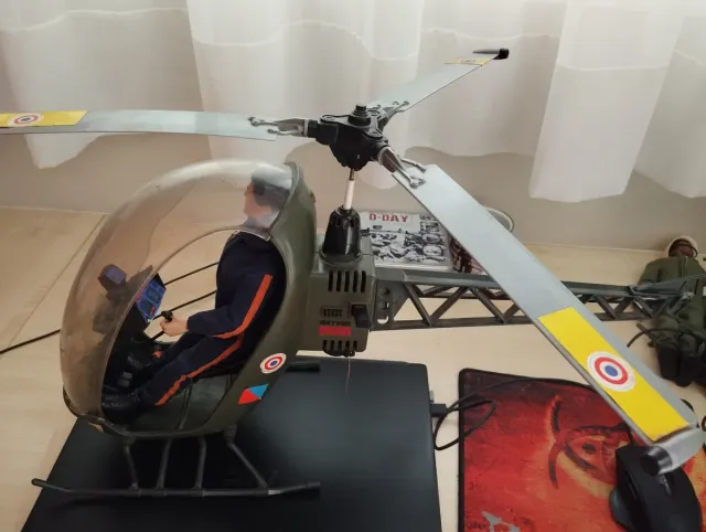 Geyperman 2a generación y Helicóptero Militar