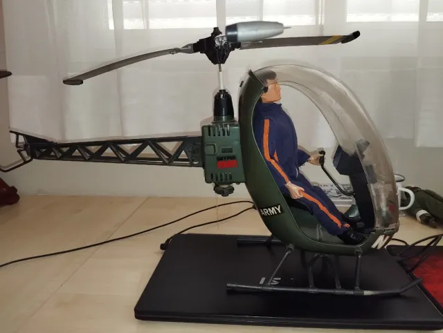 Geyperman 2a generación y Helicóptero Militar