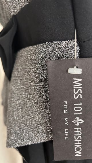 Macacão Festa com brilho Preto e Prata( M) 38