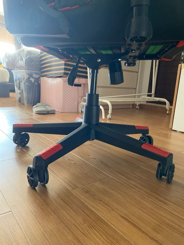 Silla Gaming Newskill Negra/Roja Casi Sin Uso