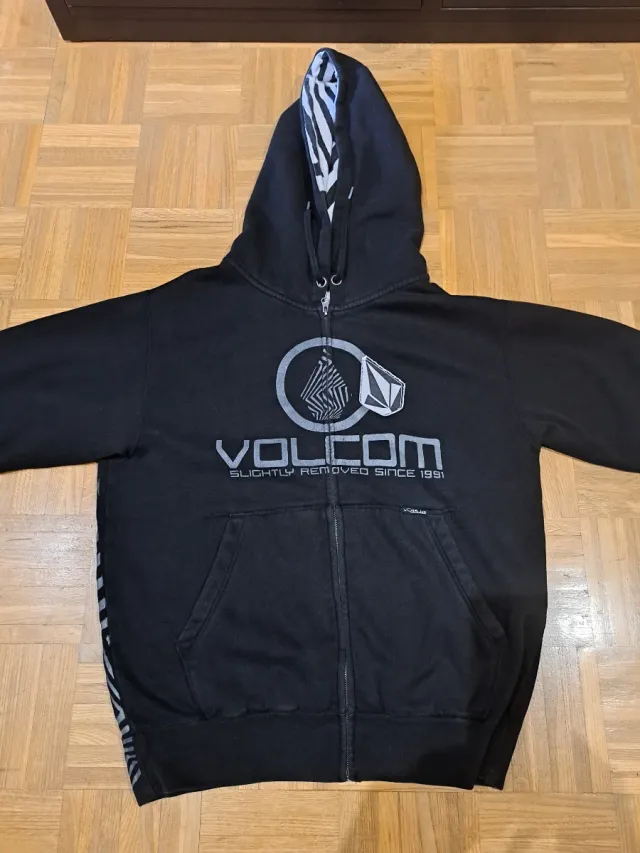 Chaqueta Volcom Negra con Capucha