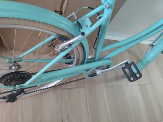 Bicicletas paseo azul oscuro y azul turquesa