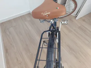 Bicicletas paseo azul oscuro y azul turquesa