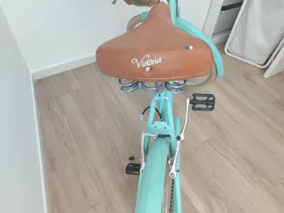 Bicicletas paseo azul oscuro y azul turquesa