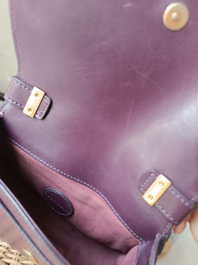 Borsetta Coccinelle viola con dettagli oro