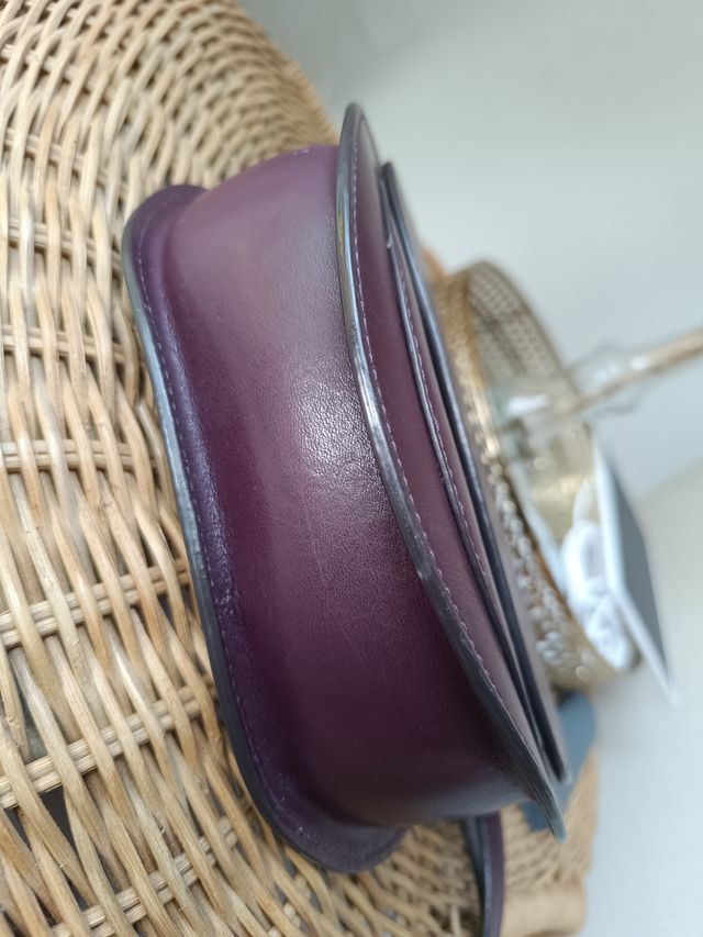 Borsetta Coccinelle viola con dettagli oro