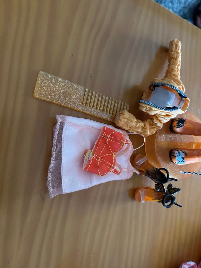 Muñeca Rainbow High Naranja