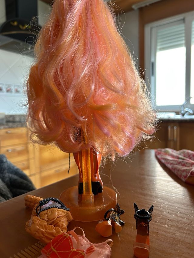 Muñeca Rainbow High Naranja