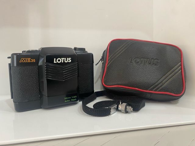 Fotocamera Lotus ME35 con custodia