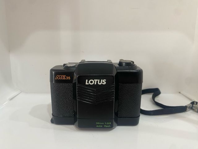 Fotocamera Lotus ME35 con custodia