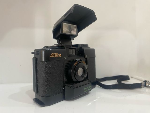 Fotocamera Lotus ME35 con custodia