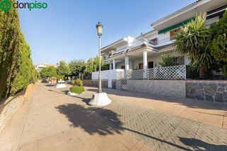 Casa adosada en venta en Atarfe