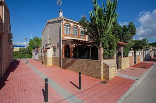 Casa adosada en venta en  El Acequión - Los Naúfragos en Torrevieja