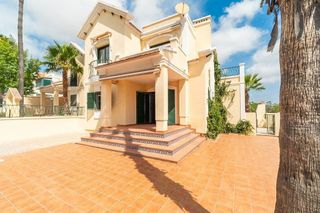 Chalet en venta en Campos de Golf - Villa Martin - Los Dolses en Orihuela
