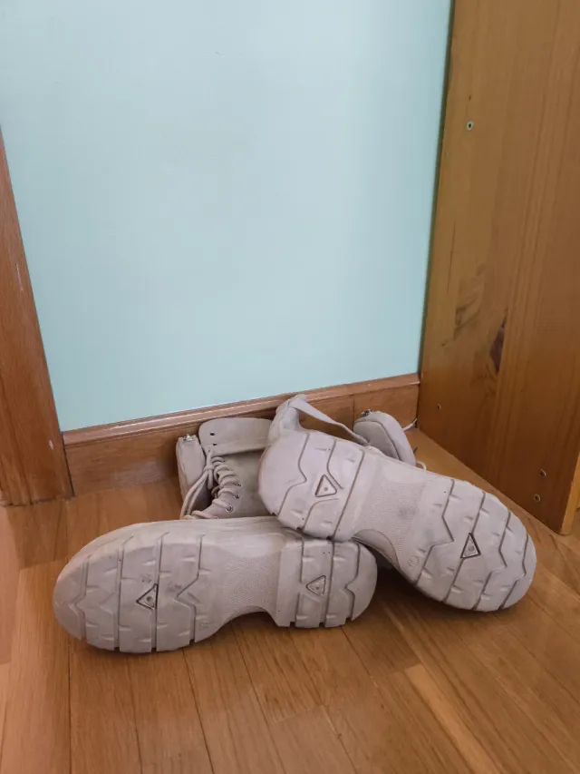 Botas altas rosa palo con bolsillos