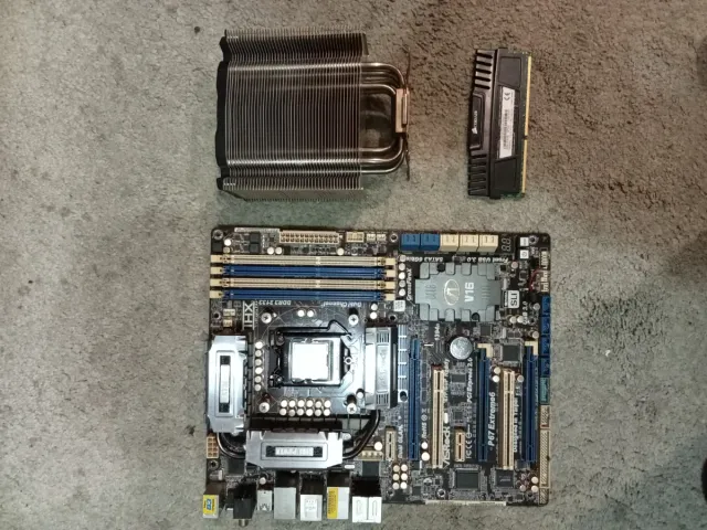 KIT LGA 1155: ASRock P67 Extreme6 + i5-2500 + 16GB