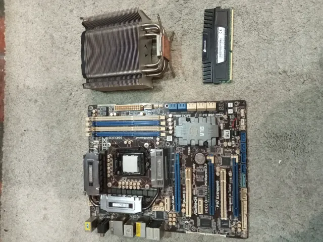 KIT LGA 1155: ASRock P67 Extreme6 + i5-2500 + 16GB