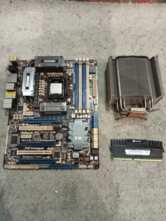 KIT LGA 1155: ASRock P67 Extreme6 + i5-2500 + 16GB